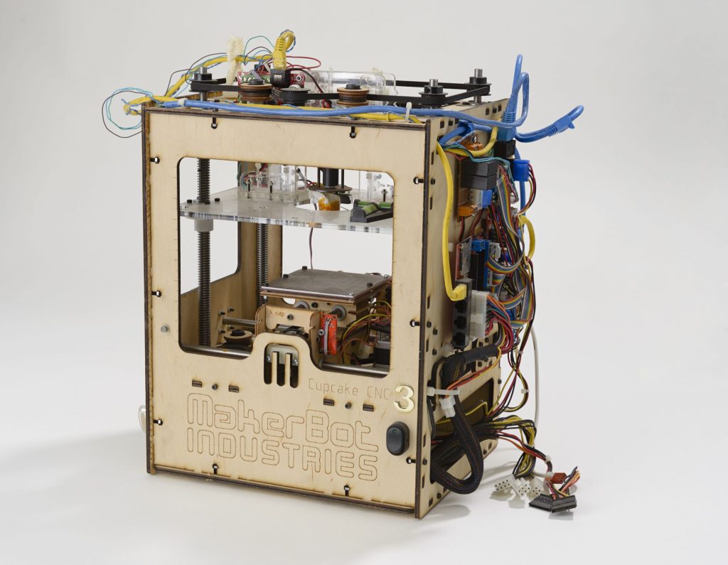 primeira impressora makerbot